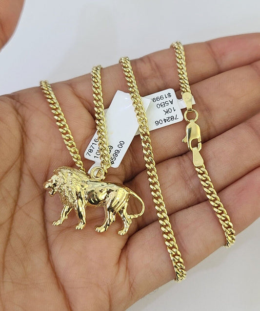 Detailed roaring lion pendant