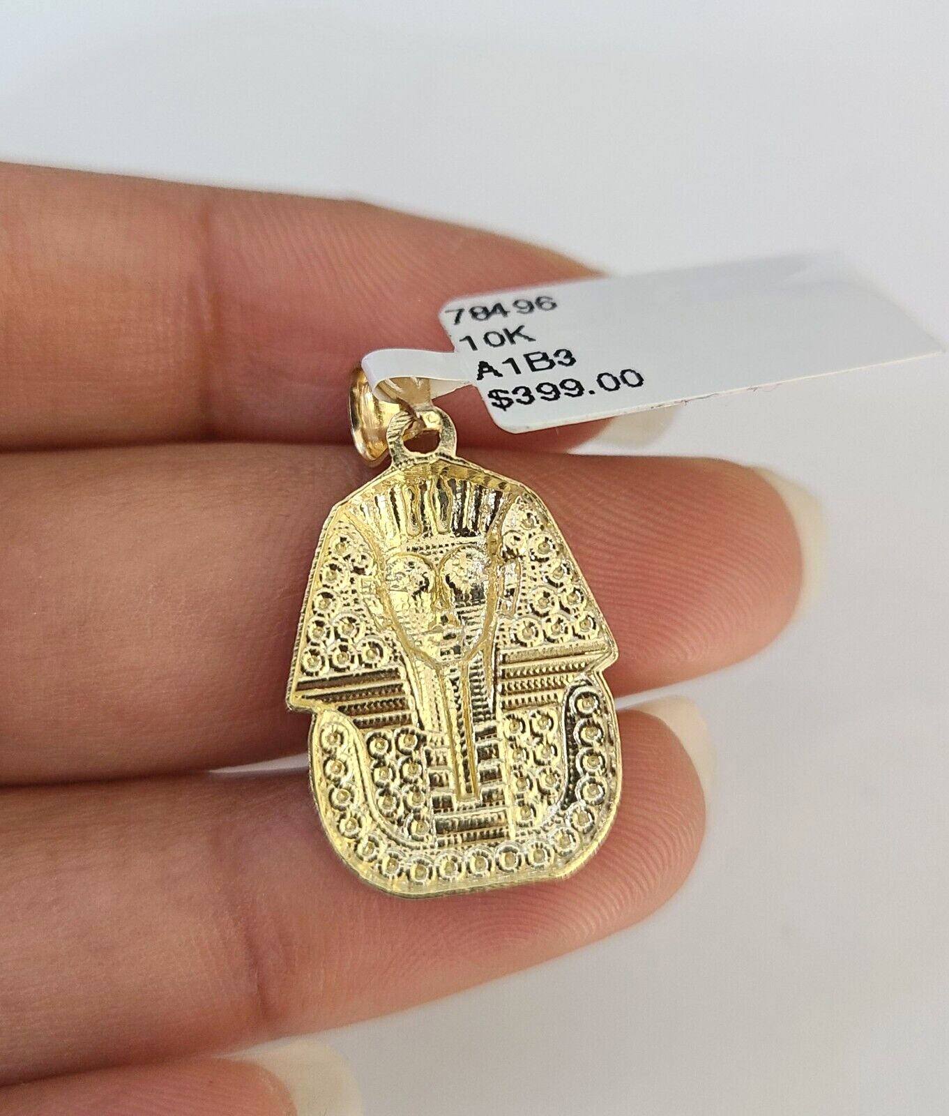 Pharaoh clasp and chain detail