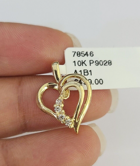 Heart pendant close-up