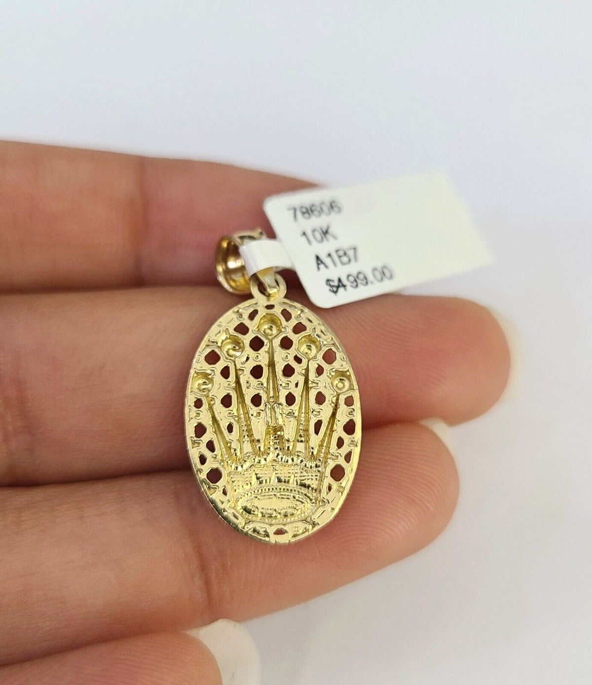 Crown pendant on rope chain