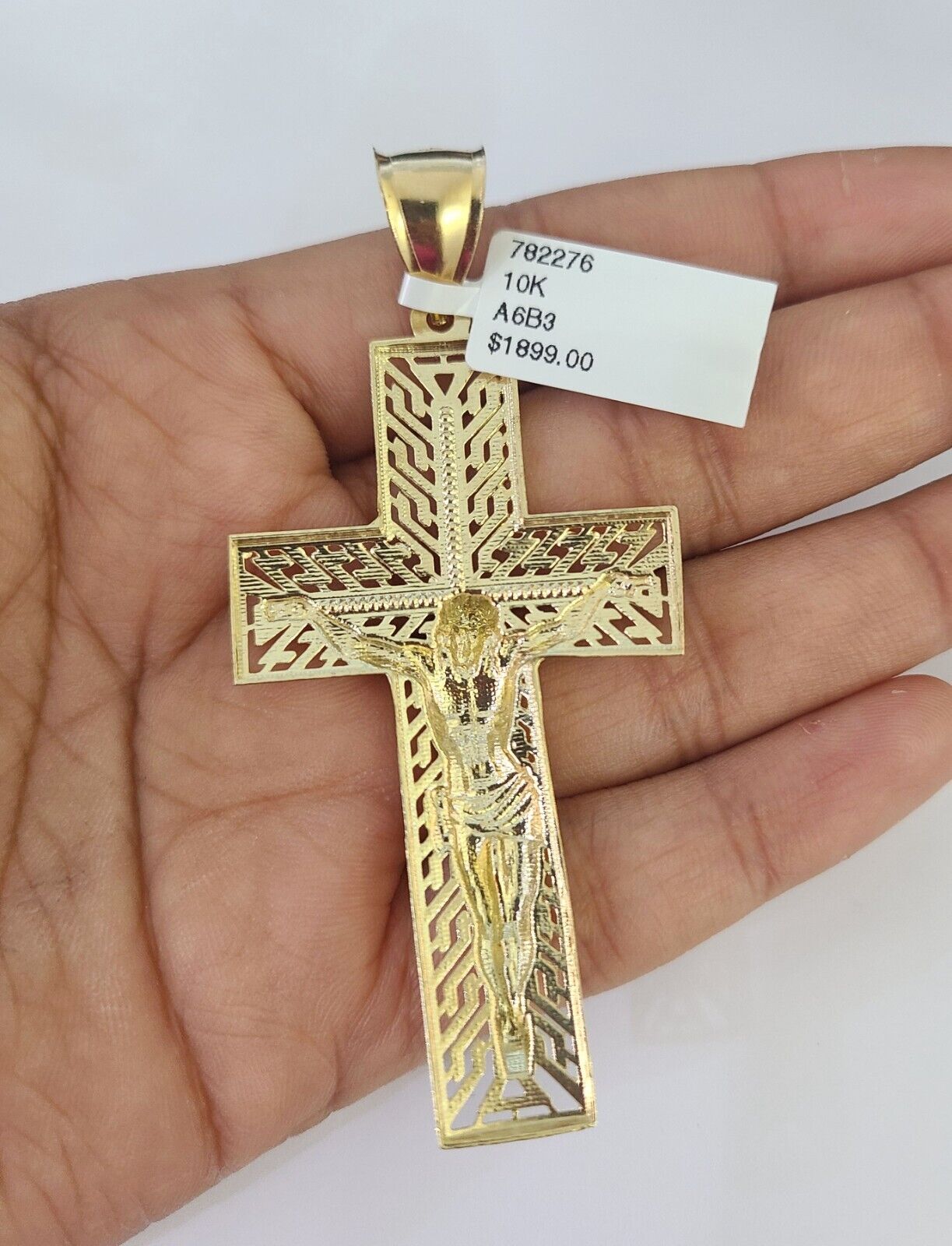 Detailed macro shot of 10K yellow gold Franco chain links