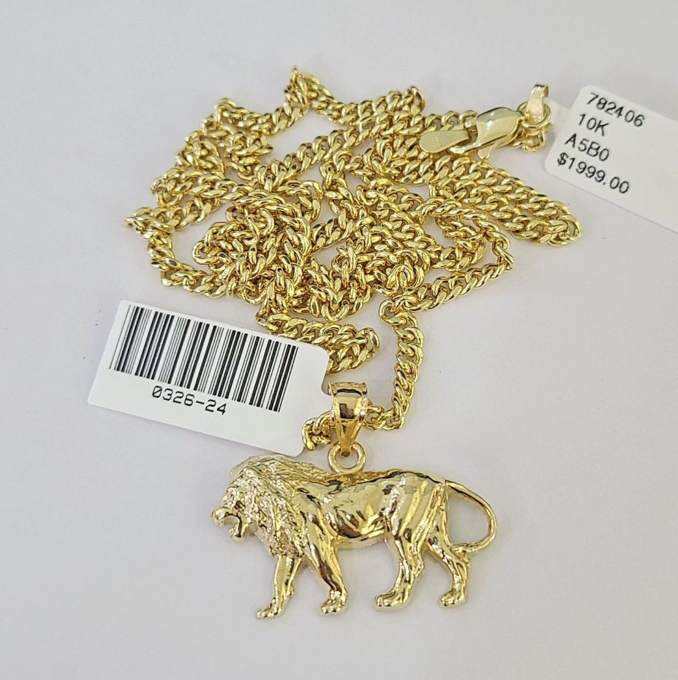 Roaring lion chain flat lay