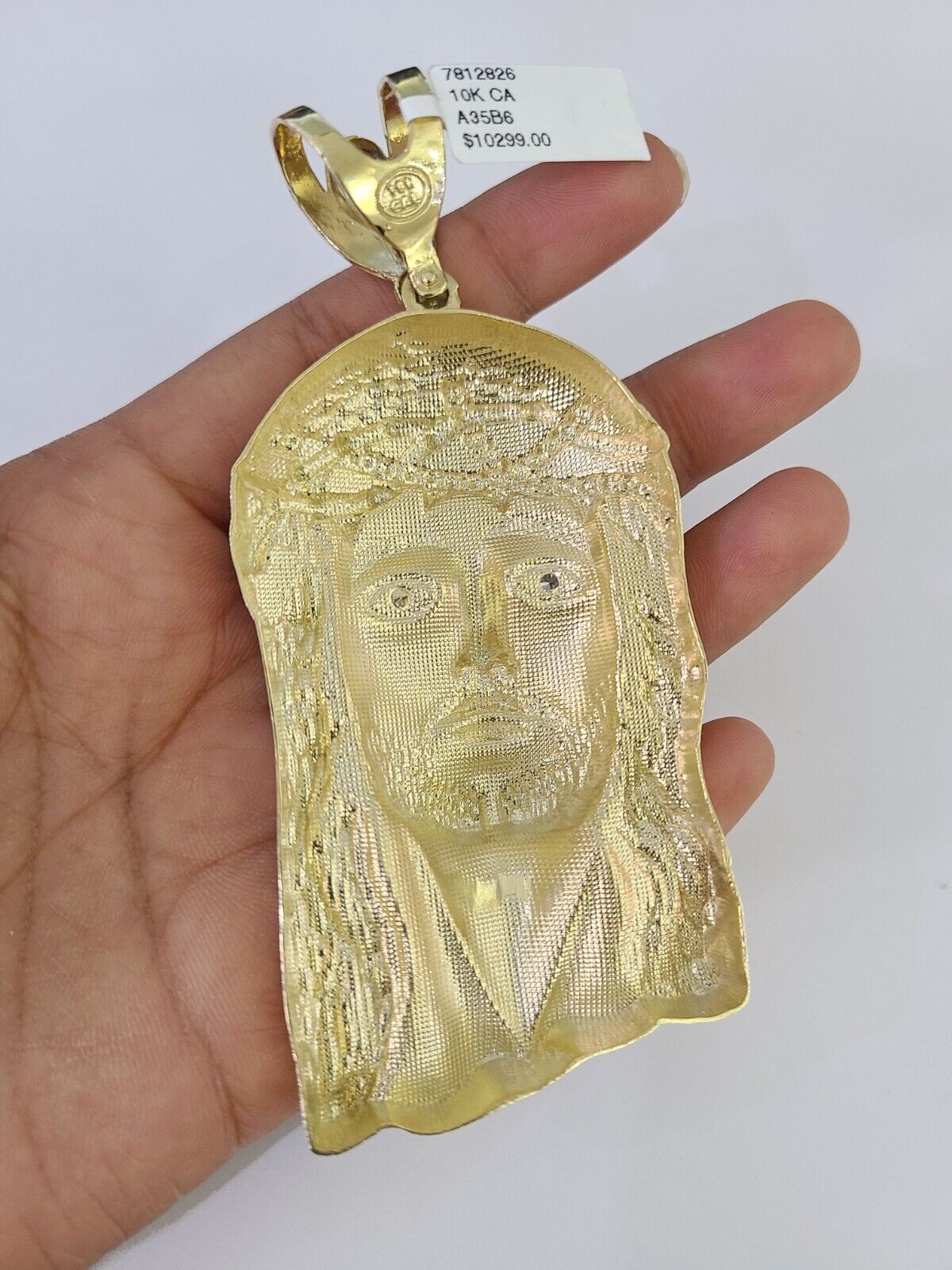 8mm Jesus head clasp close-up