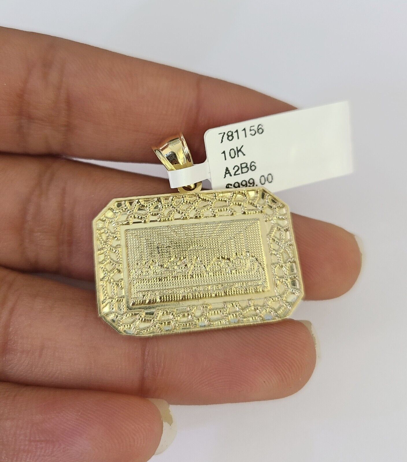 Last Supper pendant close-up