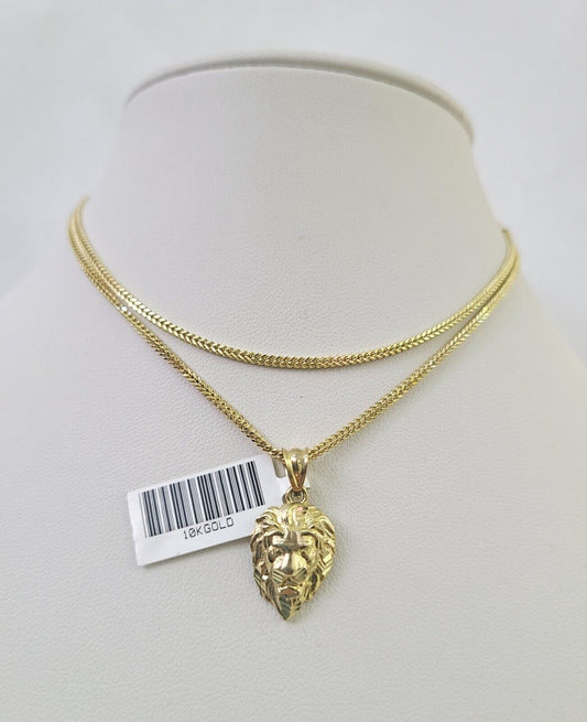 Roaring lion necklace clasp detail