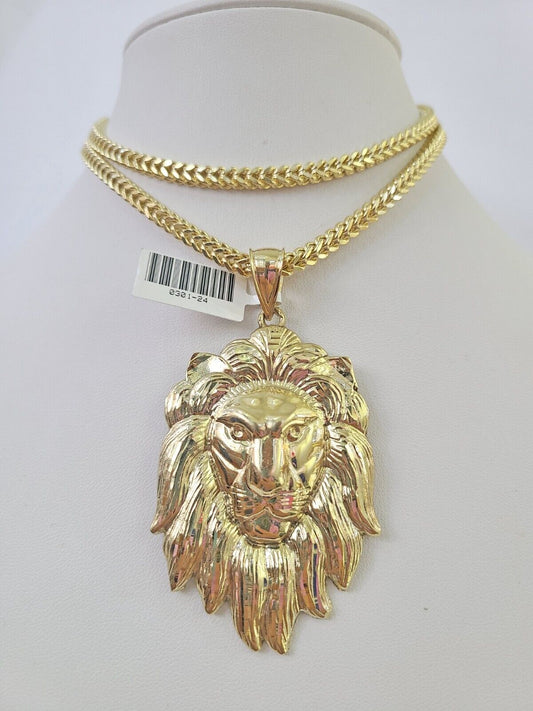 Detailed macro shot of 10K yellow gold Franco chain links