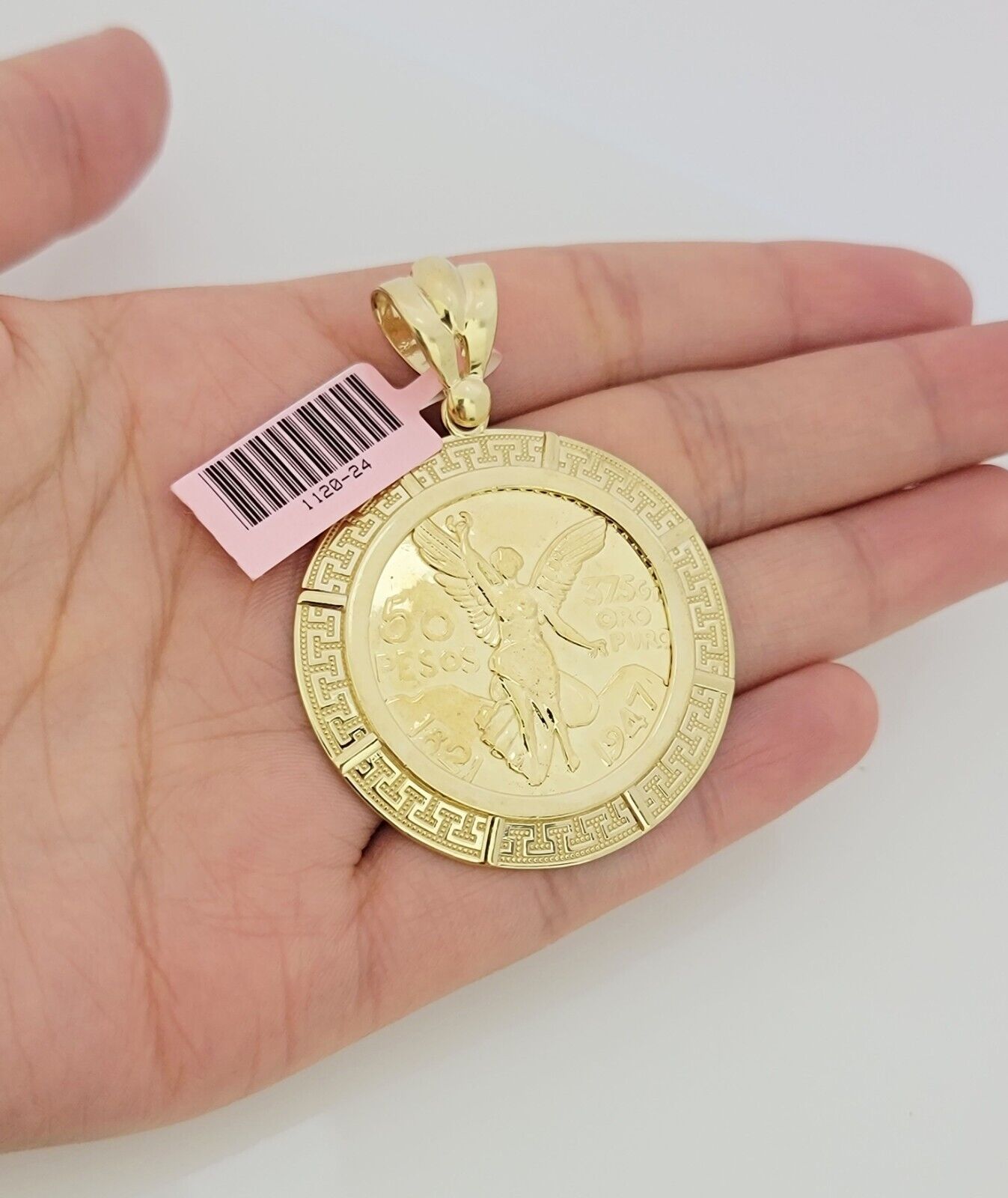 Close-Up Centenario Pendant