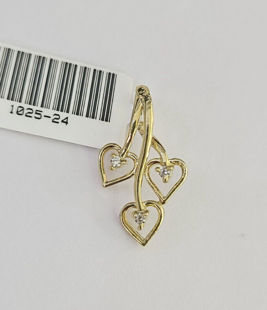 Hearts pendant close-up