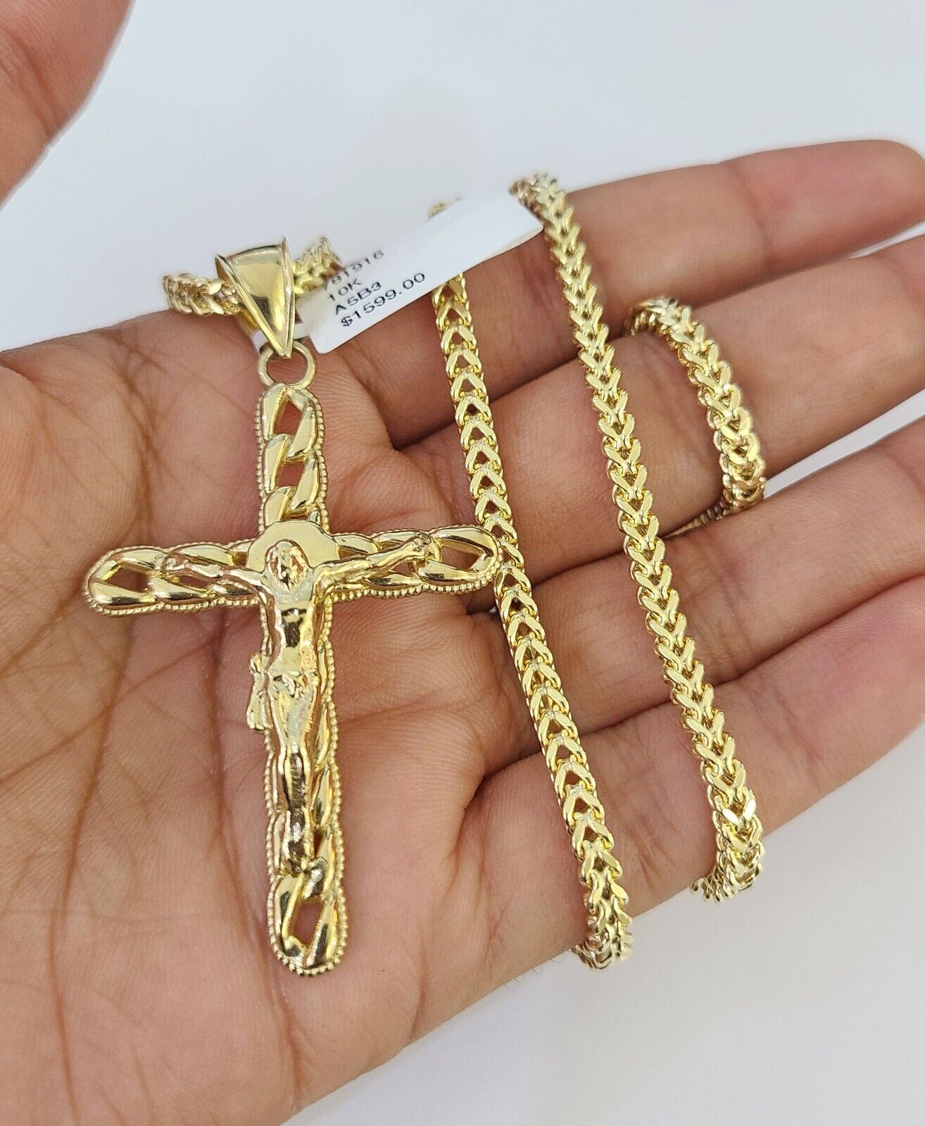 Detailed 3mm Franco chain with gold Jesus cross pendant design
