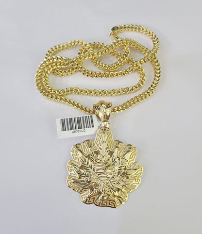 Detailed macro shot of 10K yellow gold Franco chain links