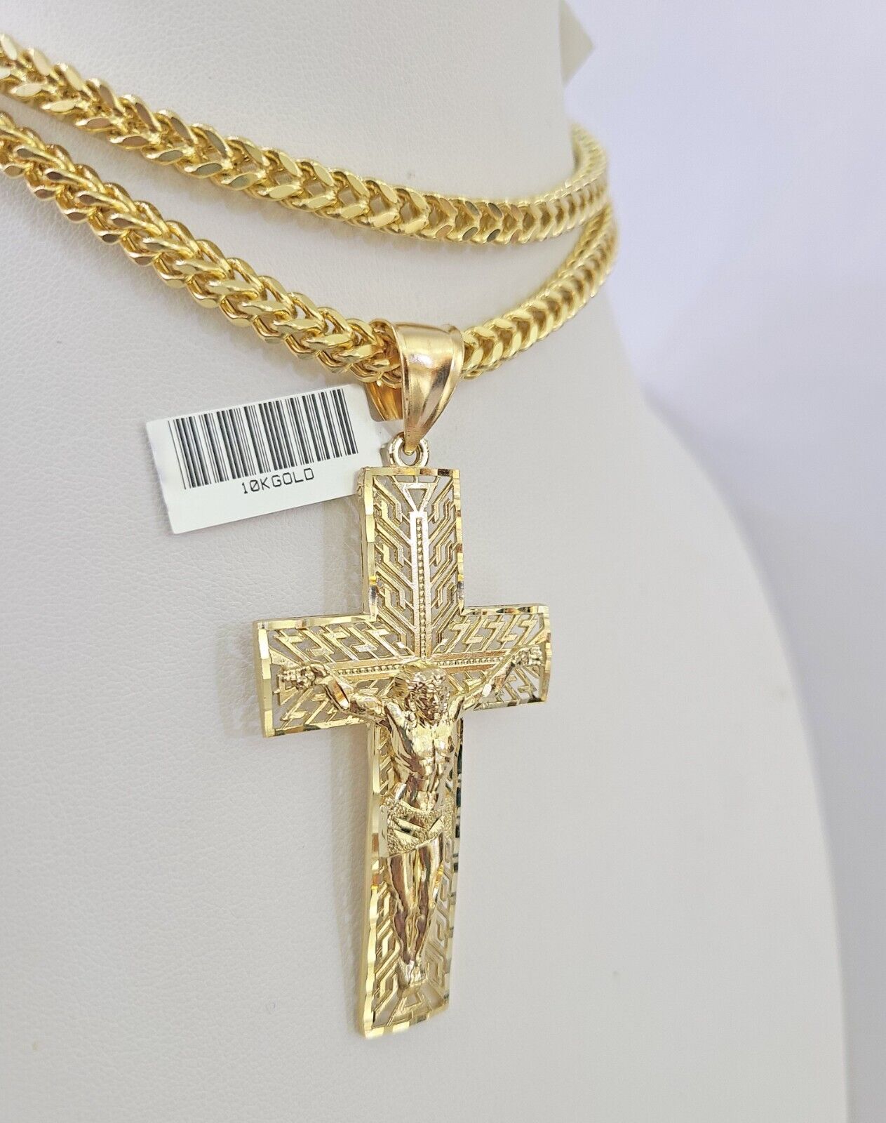 Detailed view of the Franco chain links, 10K yellow gold set