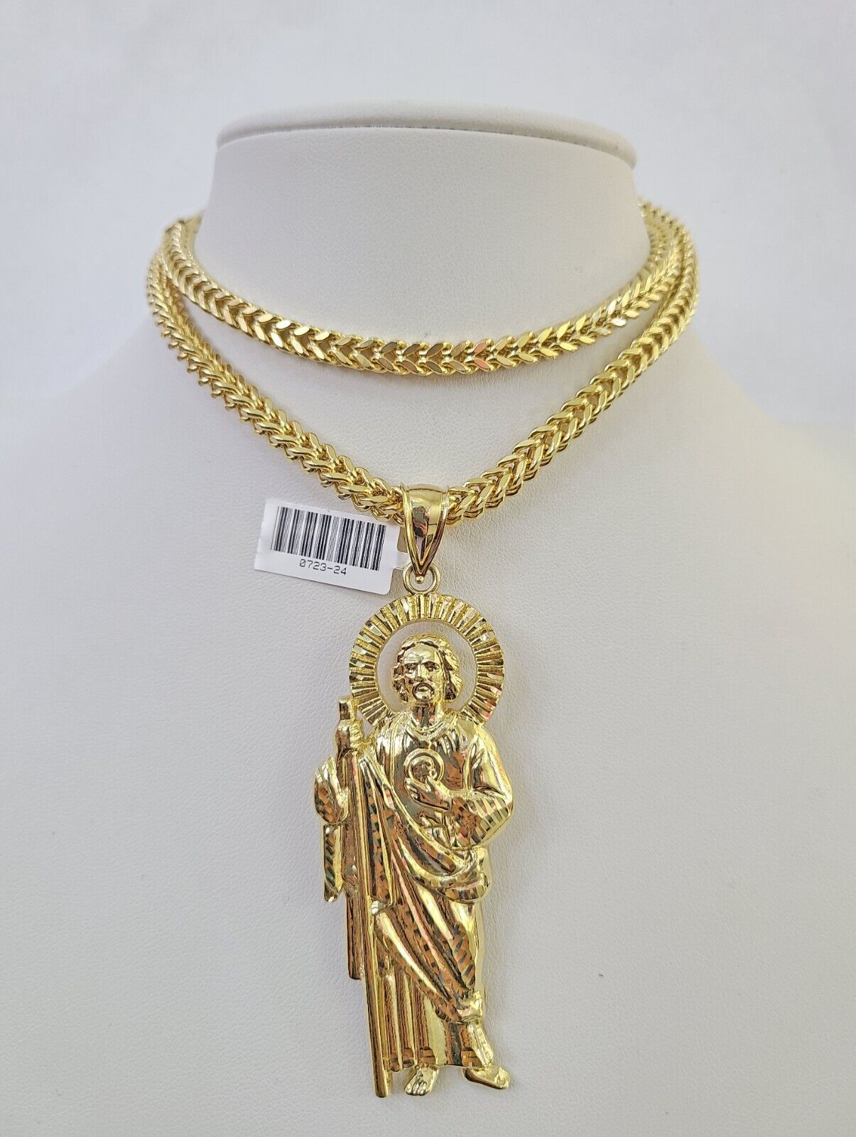 Detailed macro shot of 10K yellow gold Franco chain links