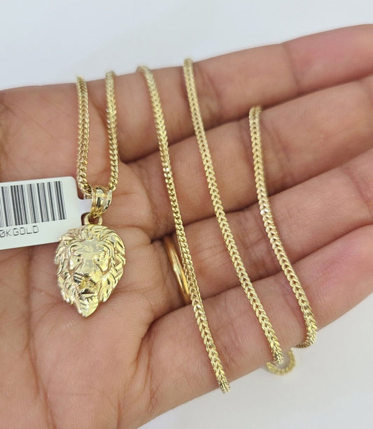 Roaring lion bail detail