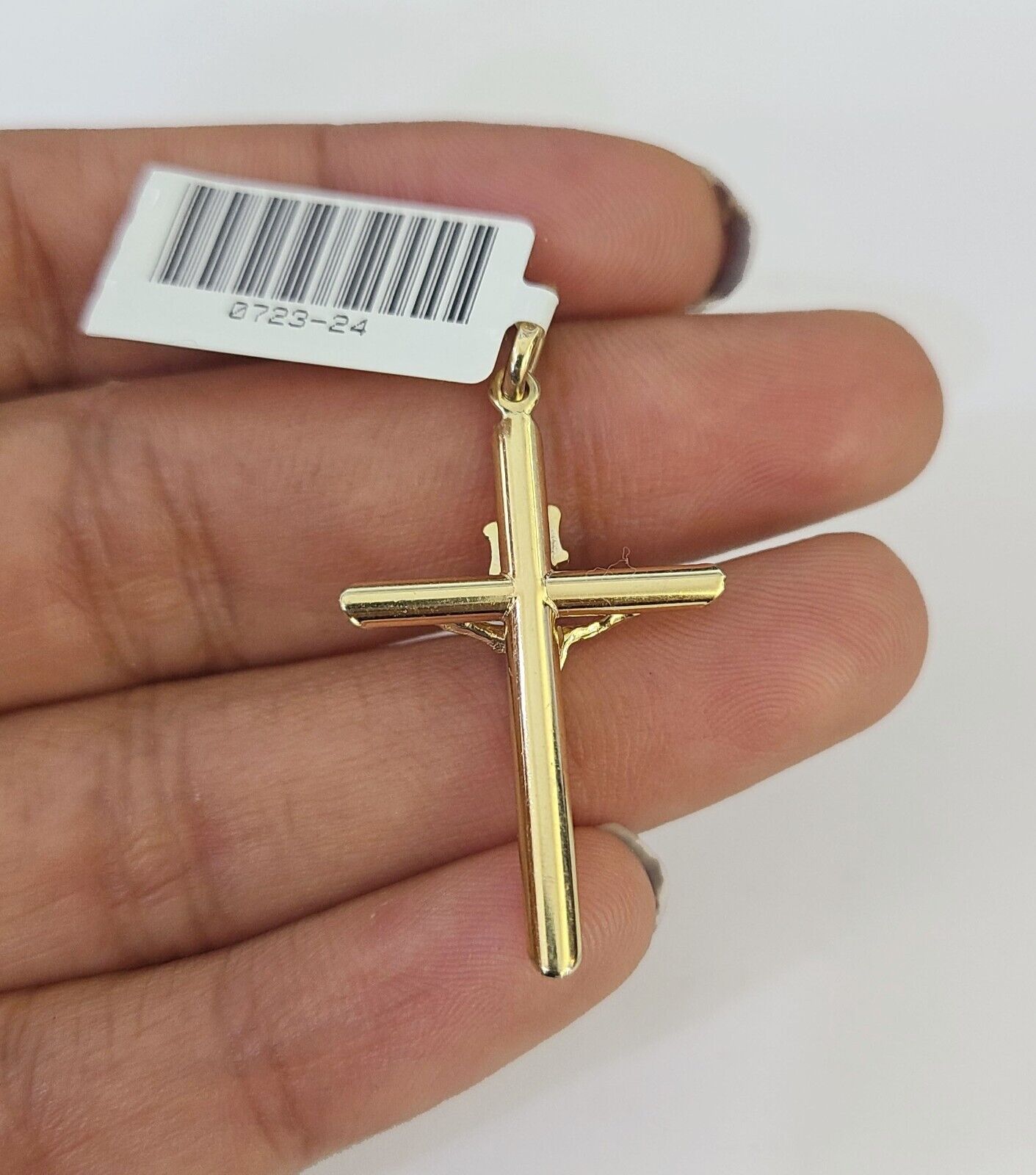 Detailed 2mm Franco chain with gold INRI Jesus cross pendant design