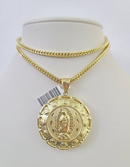 Detailed macro shot of 10K yellow gold Franco chain links