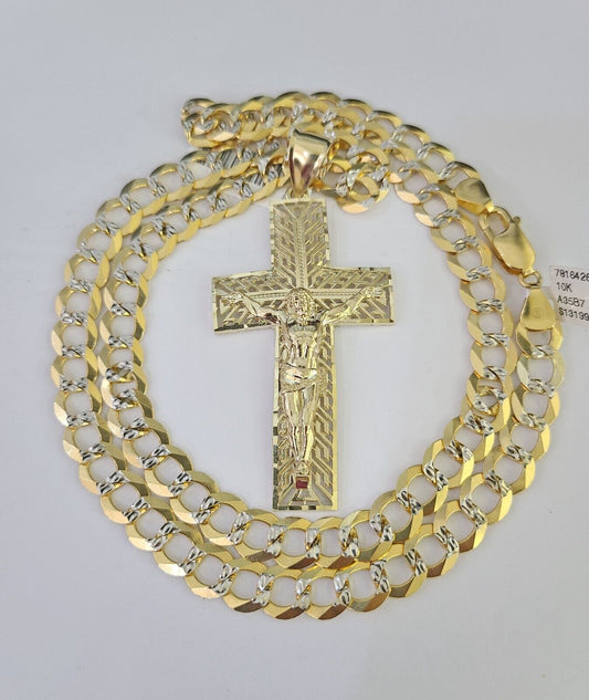 Detailed angle of the diamond-cut finish on the 10k gold Cuban links