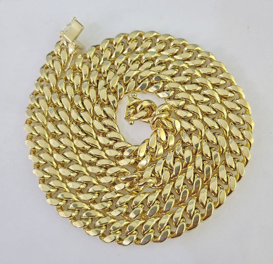 Angled Cuban chain detail