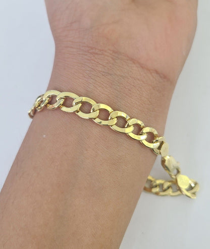 Secure lobster clasp on 10K Yellow Gold Cuban Link ID Bracelet