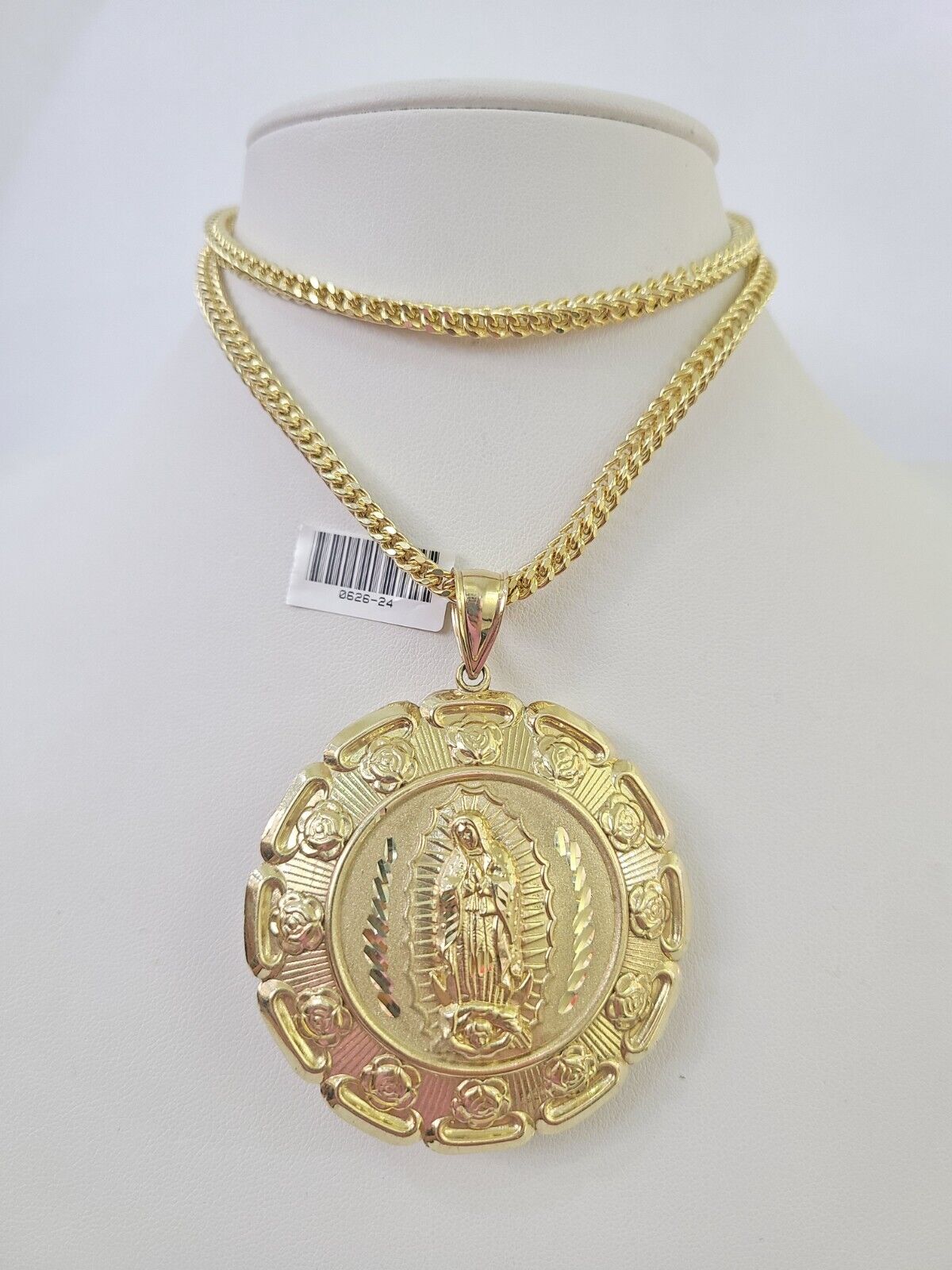 Detailed macro shot of 10K yellow gold Franco chain links