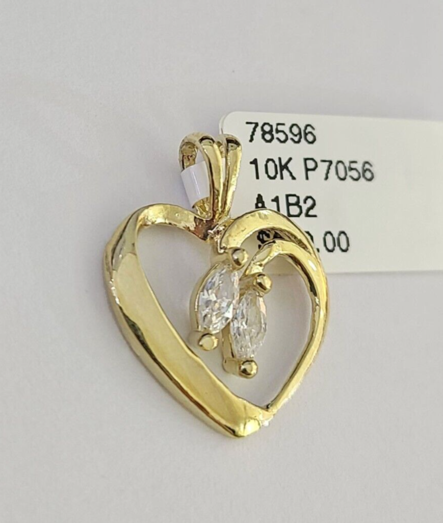 Smooth heart pendant detail