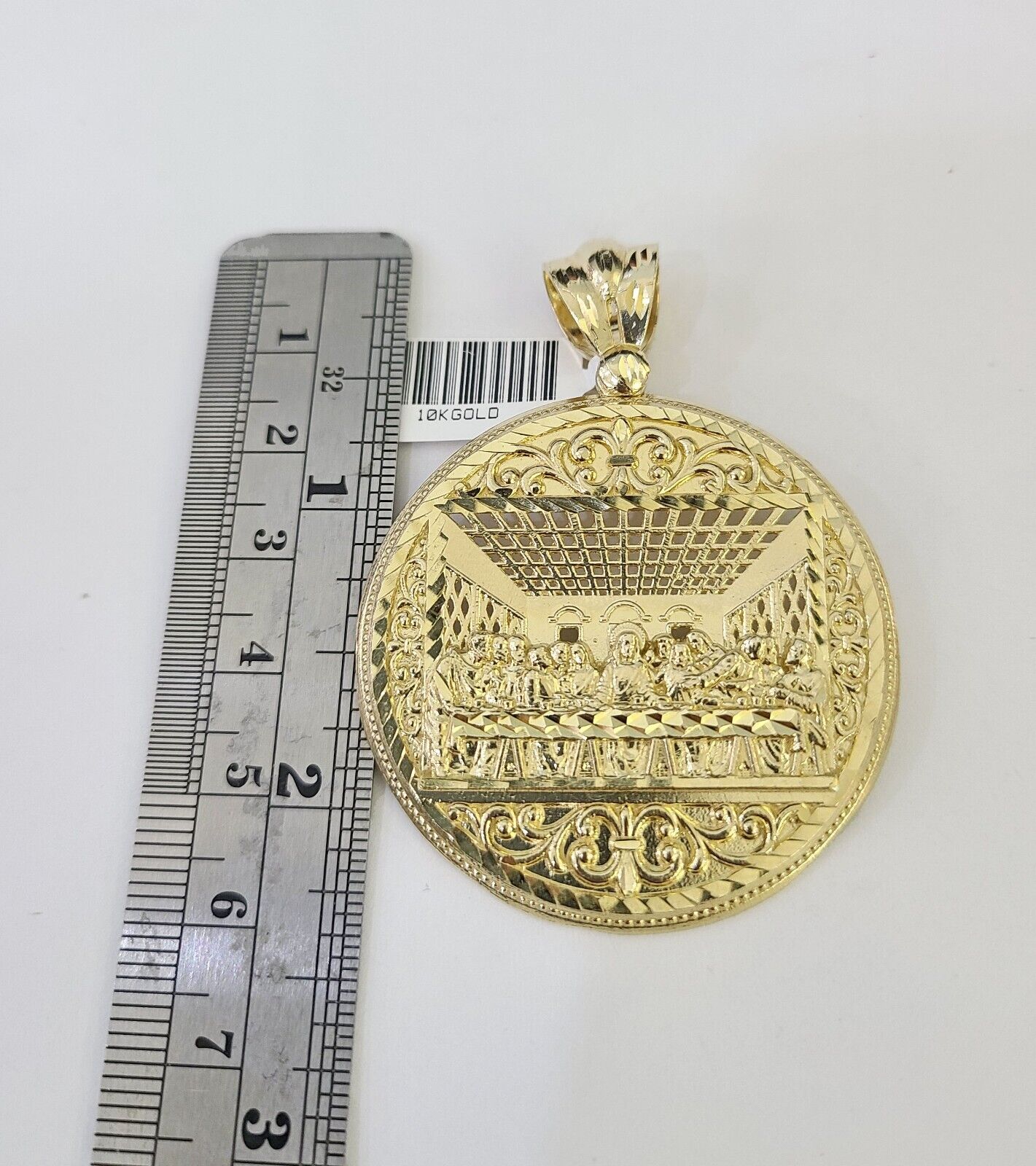 Full display of 10K yellow gold Franco chain with Last Supper pendant