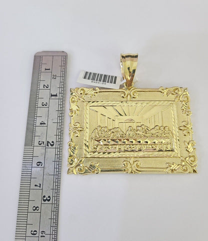 Detailed macro shot of 10K yellow gold Franco chain links