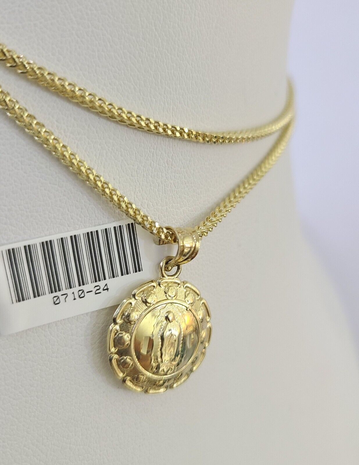 Detailed macro shot of 10K yellow gold Franco chain links