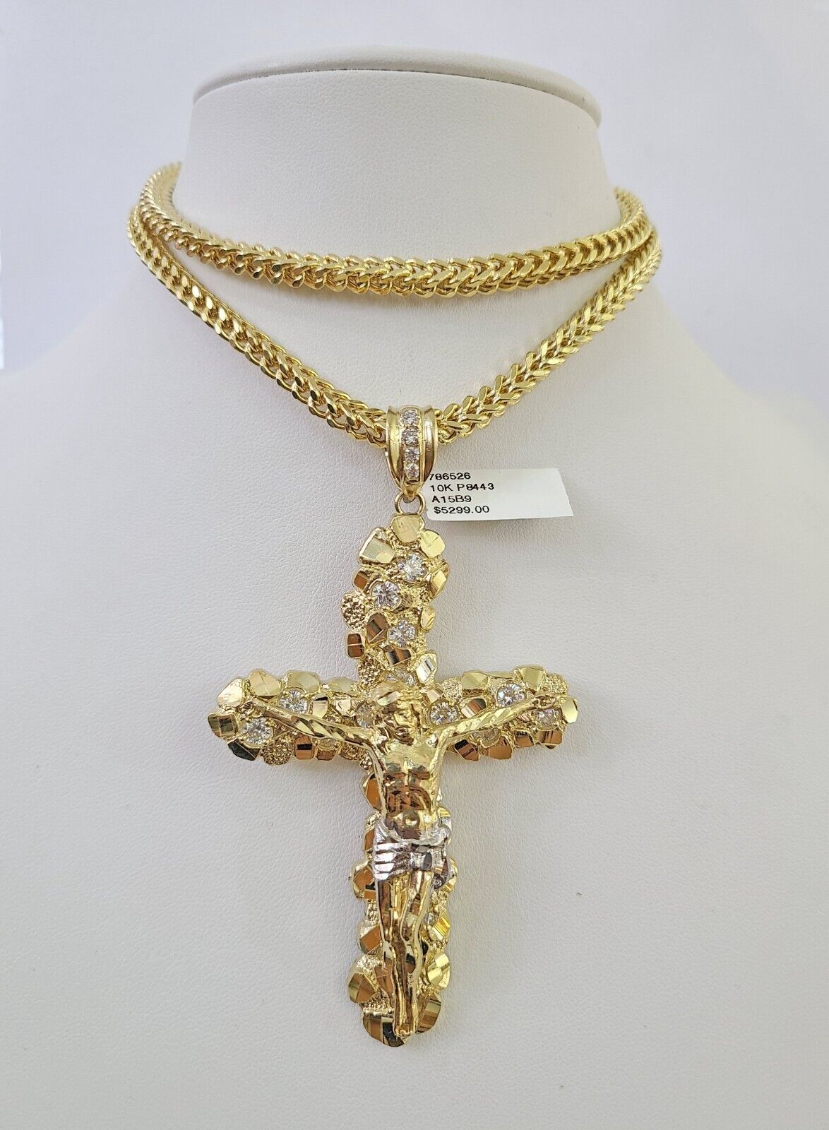 Detailed look at the Franco chain links in 10K yellow gold
