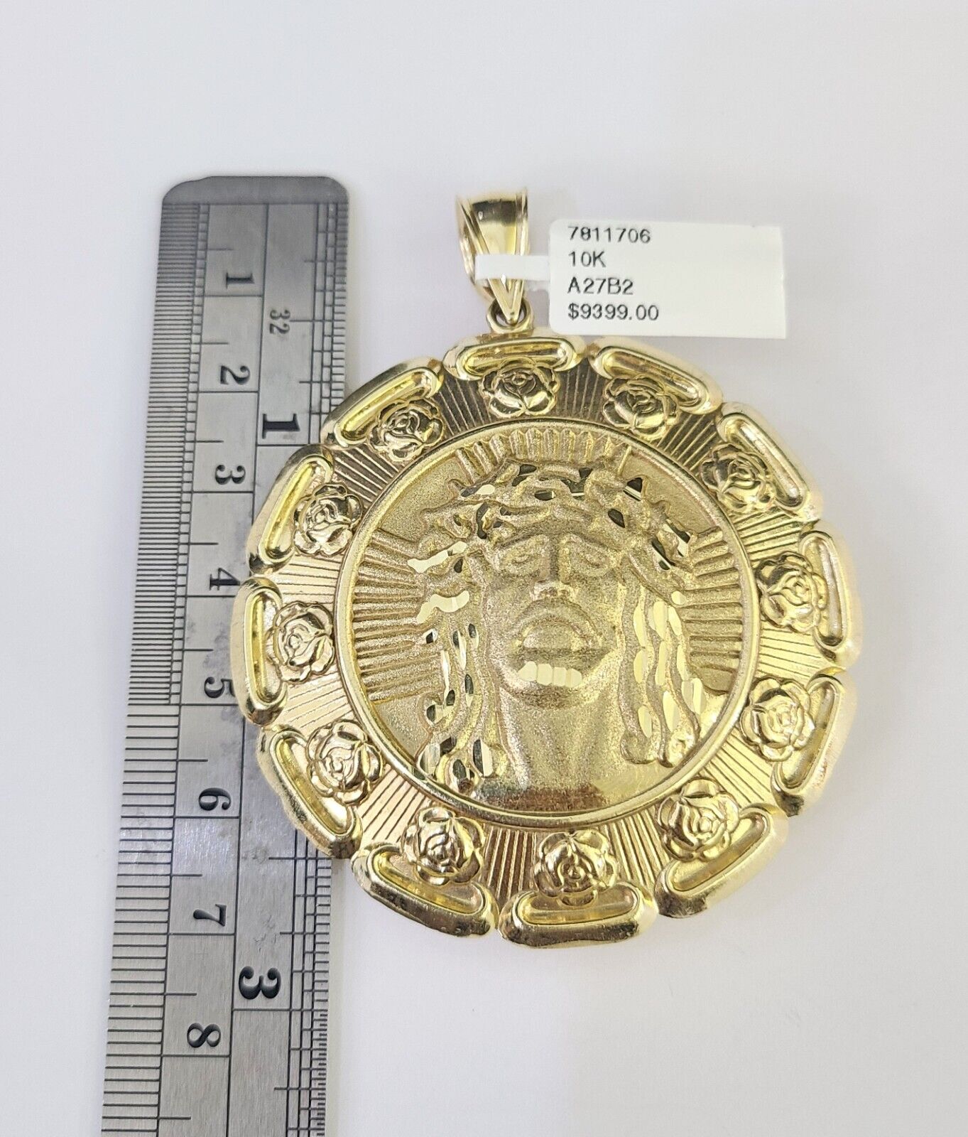 Detailed macro shot of 10K yellow gold Franco chain links