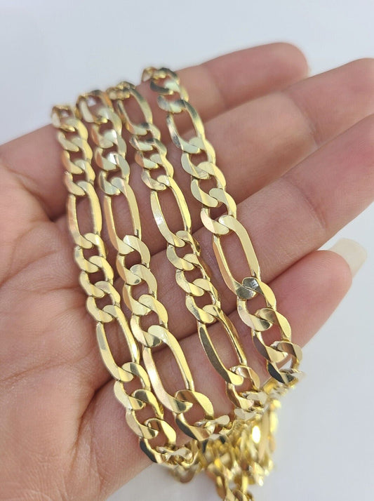 Angled view of 6mm Figaro chain
