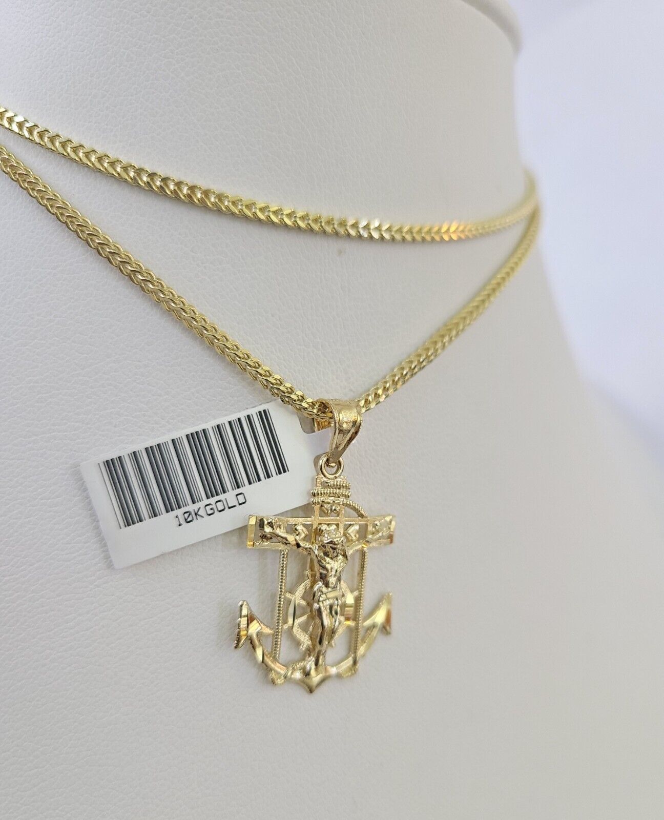 Detailed 2mm Franco chain with gold Jesus anchor pendant design